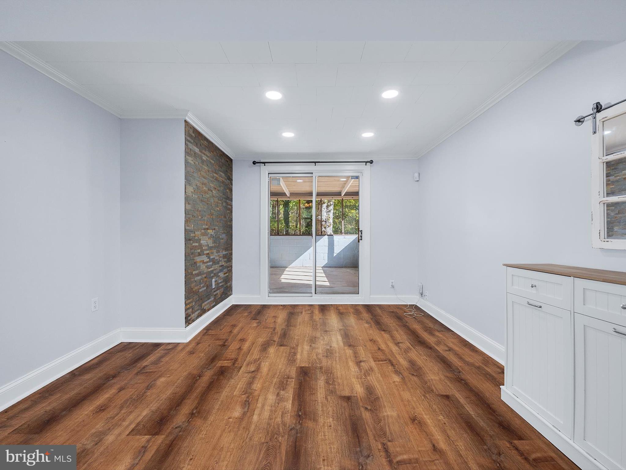 BEAUTY BEACH - Residential Lease