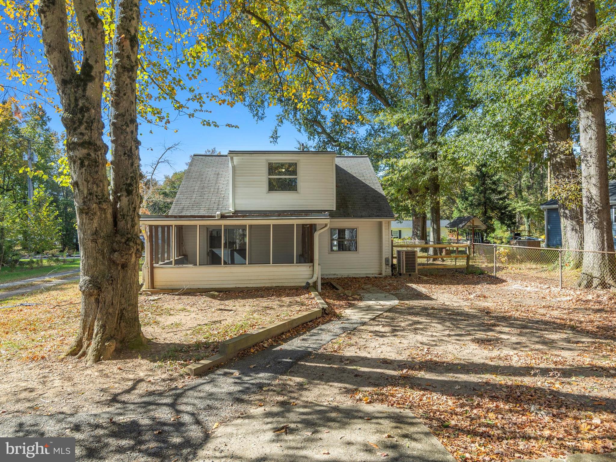 BEAUTY BEACH - Residential Lease