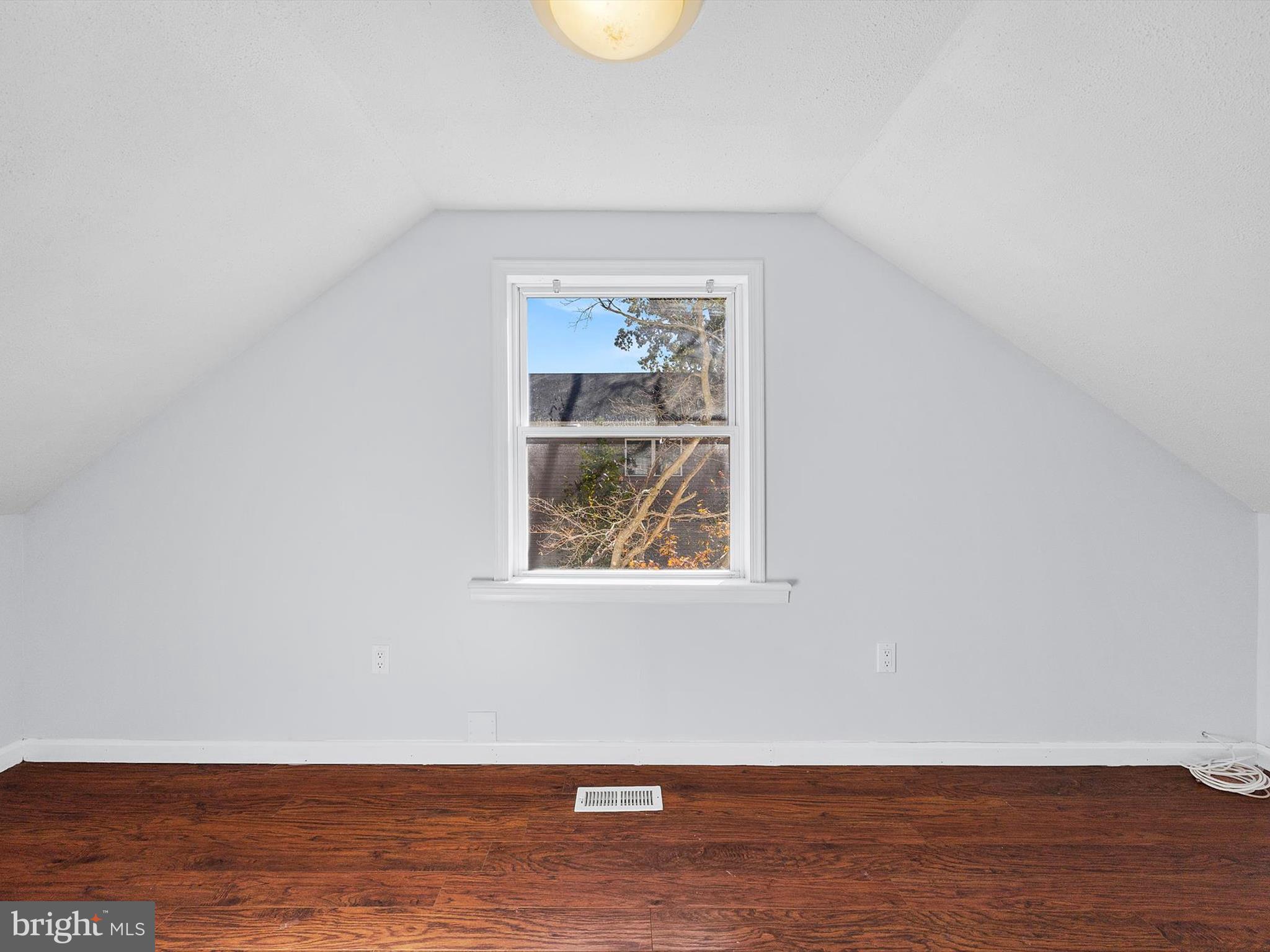 BEAUTY BEACH - Residential Lease