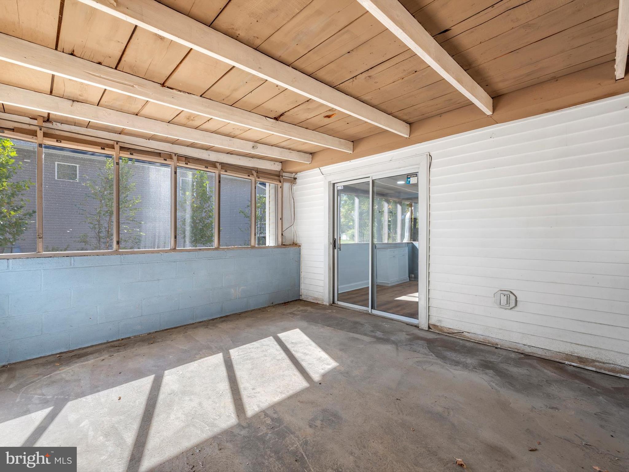 BEAUTY BEACH - Residential Lease