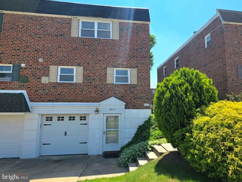 Townhouse For Sale - 8515 Bergen Terrace<br/> PHILADELPHIA, PA 19111