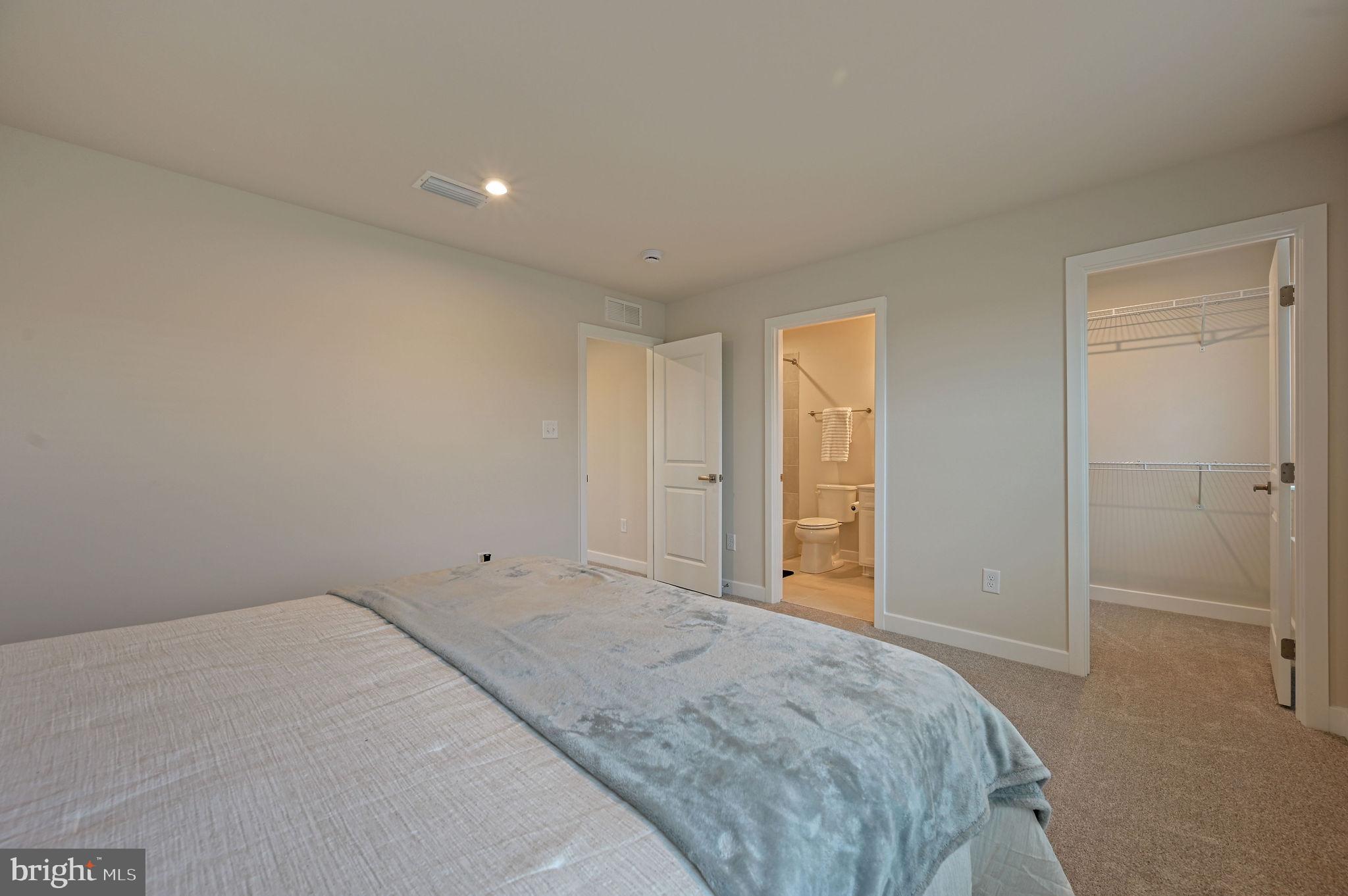 HIDDEN BROOK - Residential