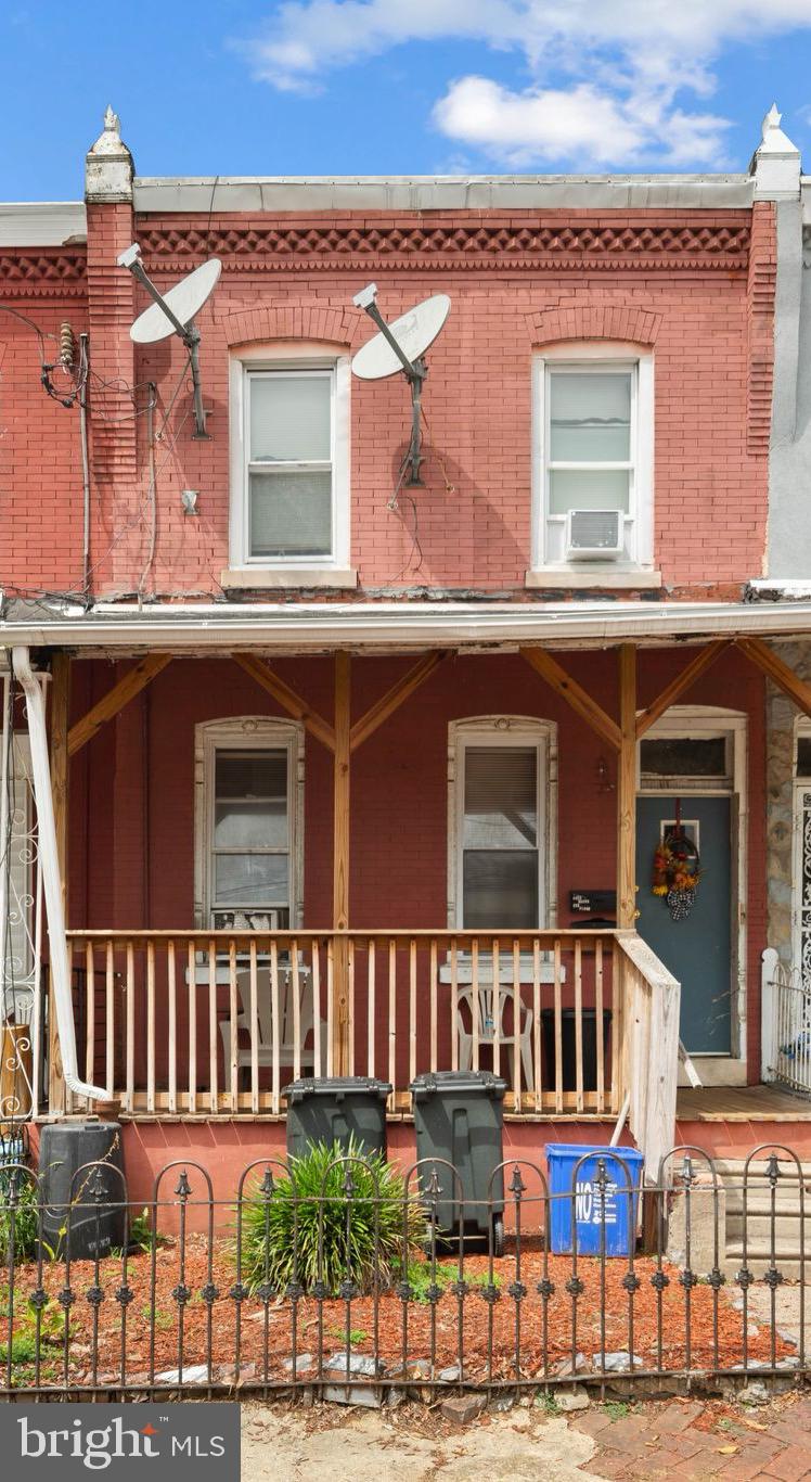 DUPLEX – Two – 2 Bed, 1 Bath Apartments. Separate electric and gas meters. Separate 100 Amp electric panels. Separate Gas Hot Air heaters. Separate electric hot water heaters. FIRST FLOOR – Freshly painted 2 Beds and 1 Full Bath apartment w/ basement access. New Carpets in Bedrooms. Vinyl Plank floor in kitchen and living rm. Vacant – could rent for $1,100/mo or could be for an owner-occupied property. SECOND FLOOR - 2 Beds and 1 Full Bath apartment. Rents for $850 per month. 3 year tenant. Could rent for $1,000/mo. Close to public transportation, 76, 95, universities, hospitals & center city.