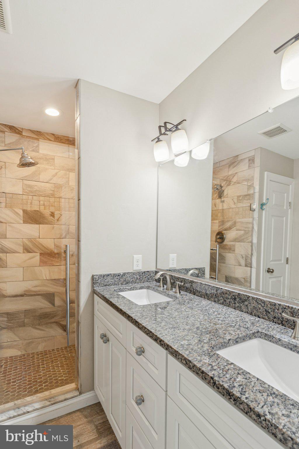 BAY HIGHLANDS - Residential