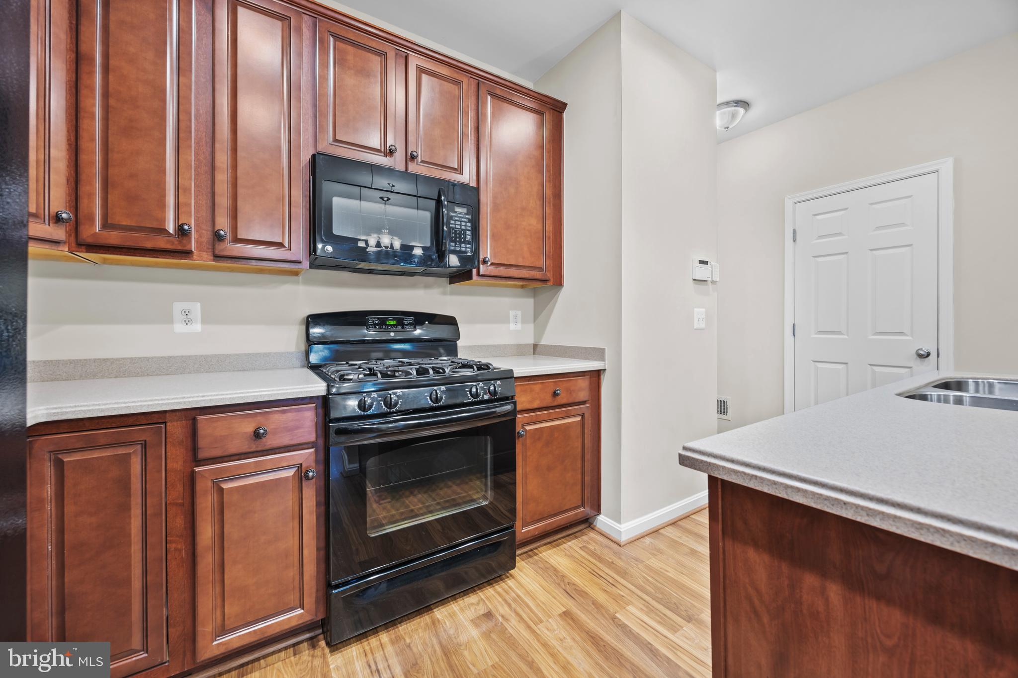 LEE SQUARE - Residential