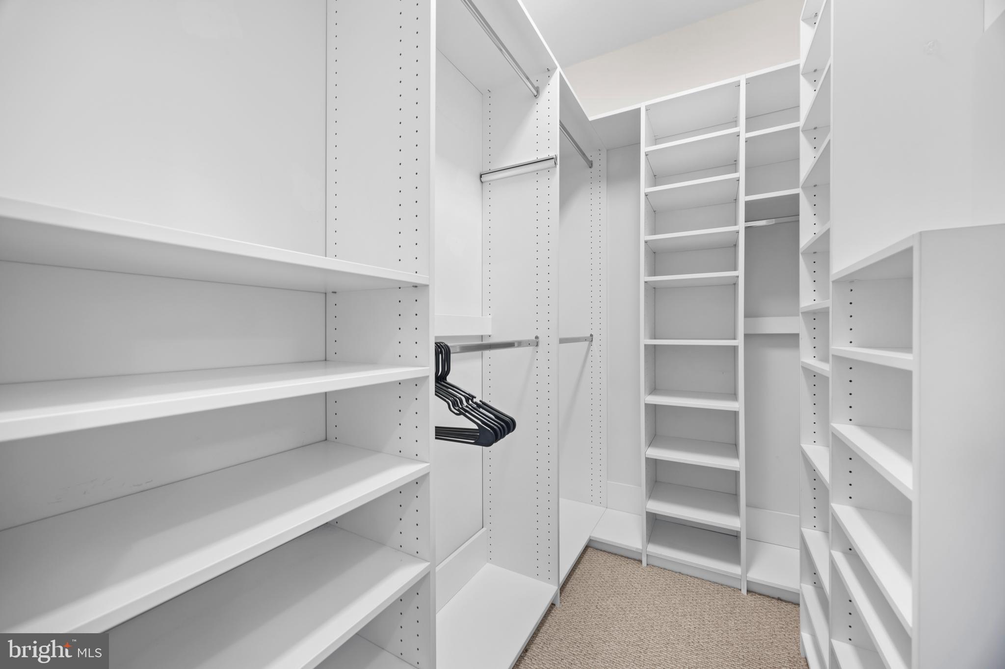 LEE SQUARE - Residential