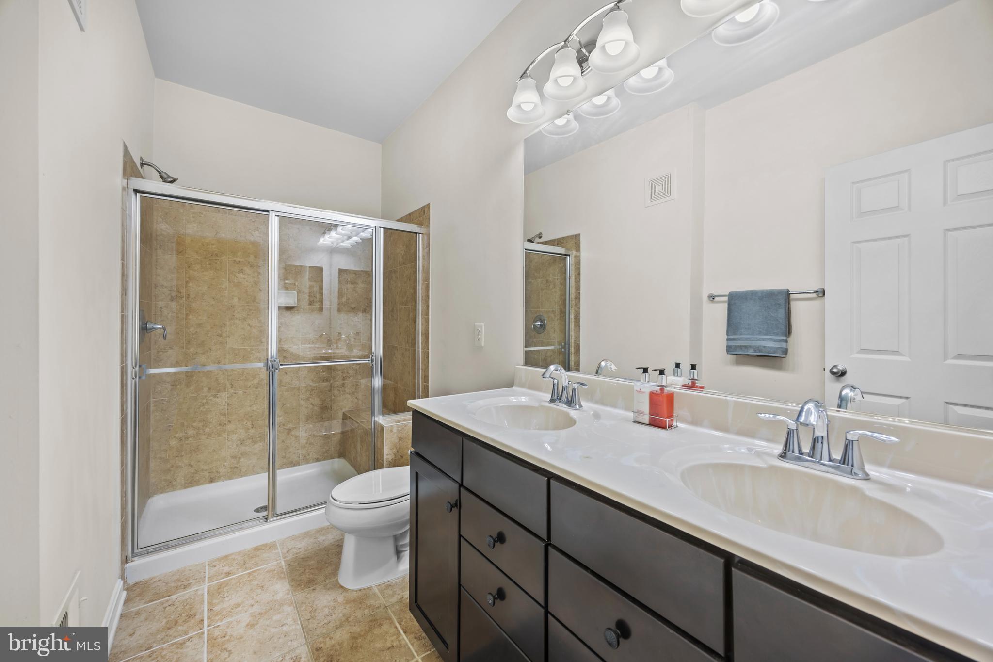 LEE SQUARE - Residential