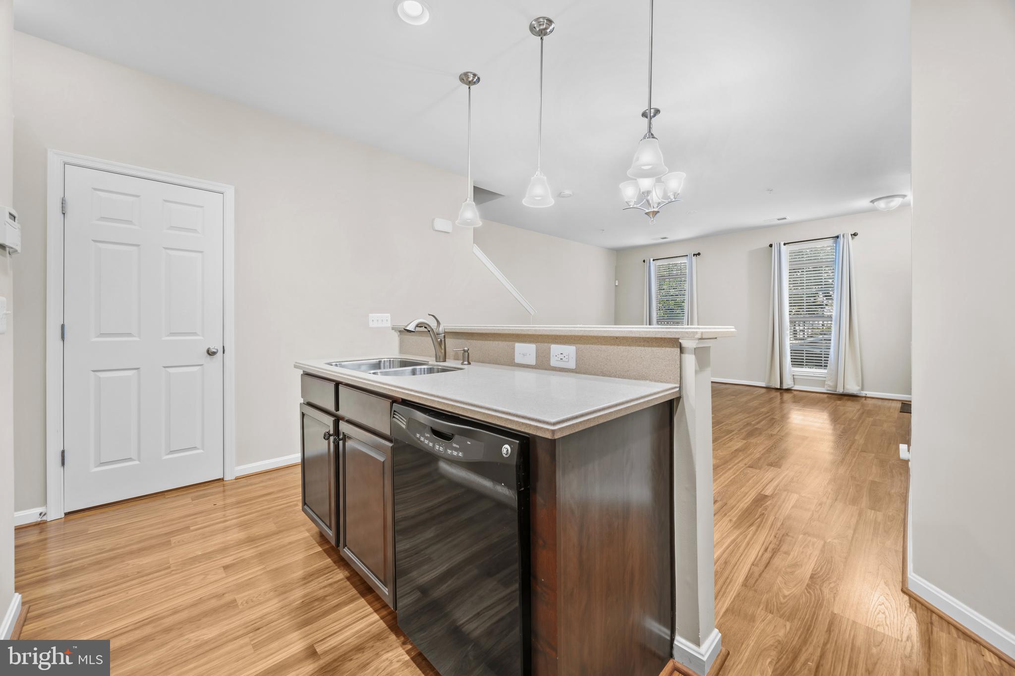 LEE SQUARE - Residential