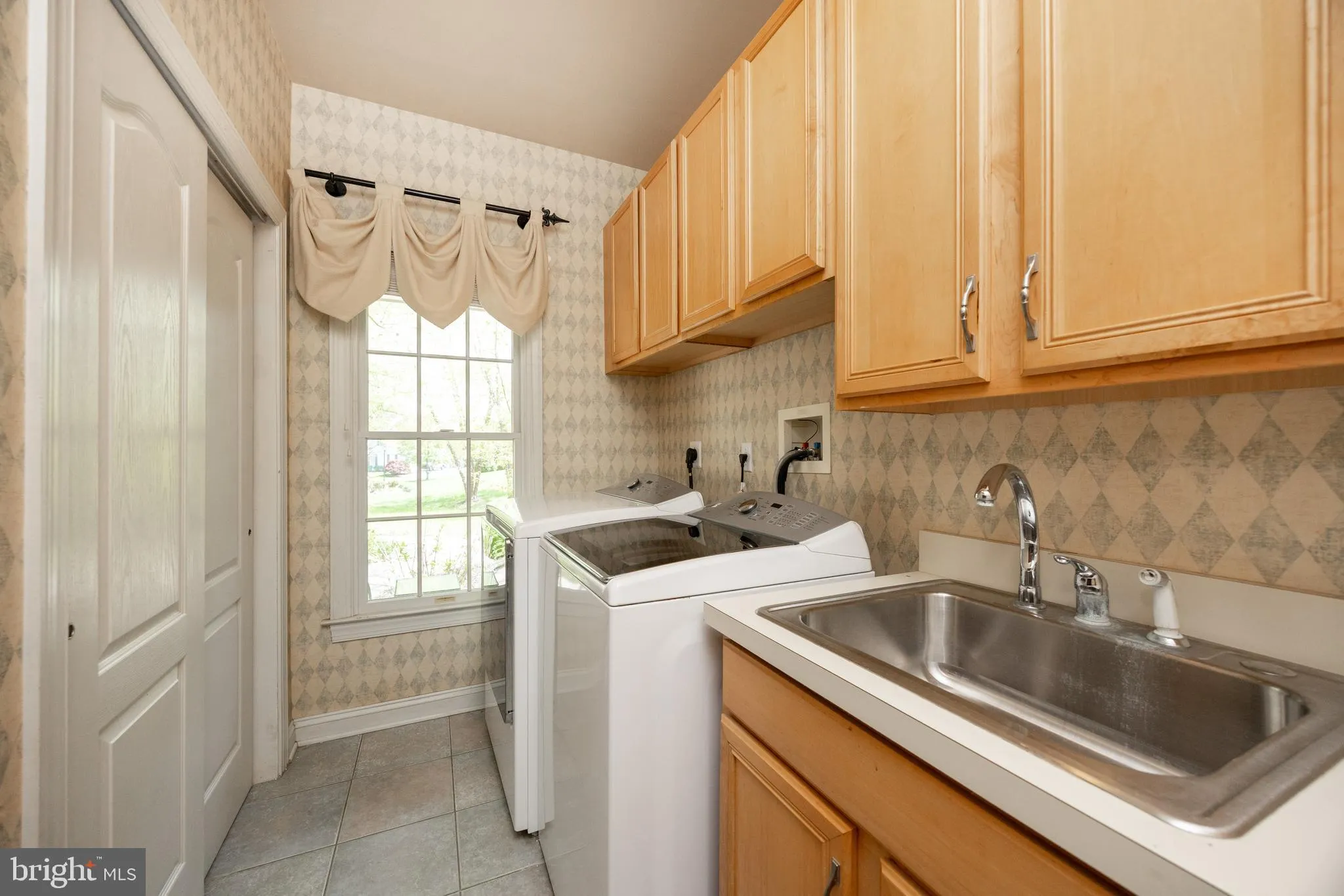 Exton, Pennsylvania 19341, United States, 5 Bedrooms Bedrooms, ,8 BathroomsBathrooms,Residential,Pending,126281