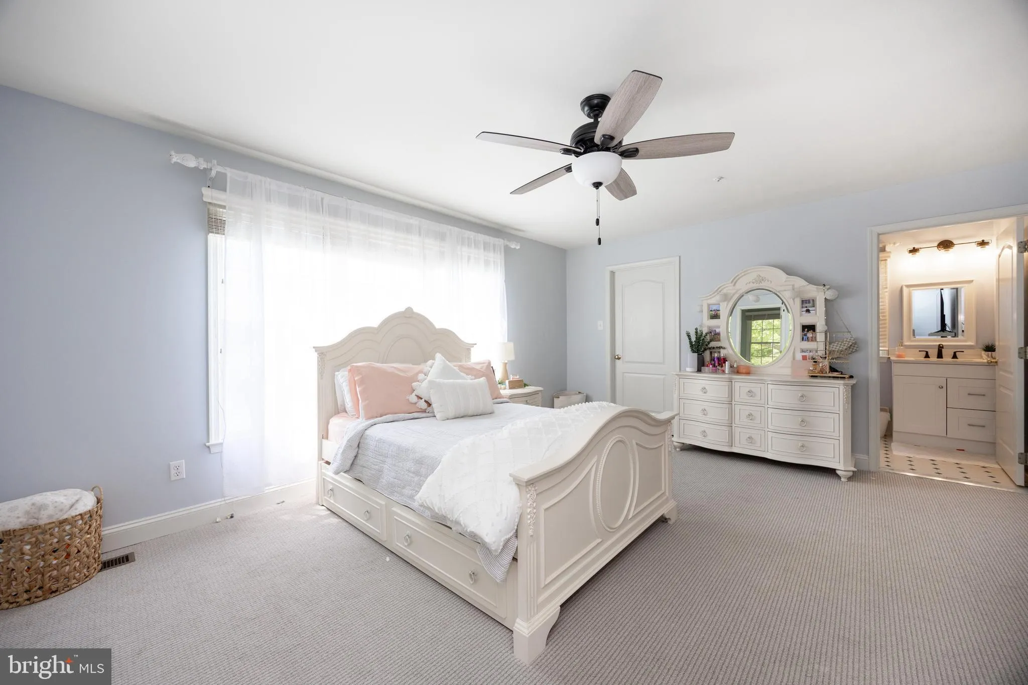 Exton, Pennsylvania 19341, United States, 5 Bedrooms Bedrooms, ,8 BathroomsBathrooms,Residential,Pending,126281