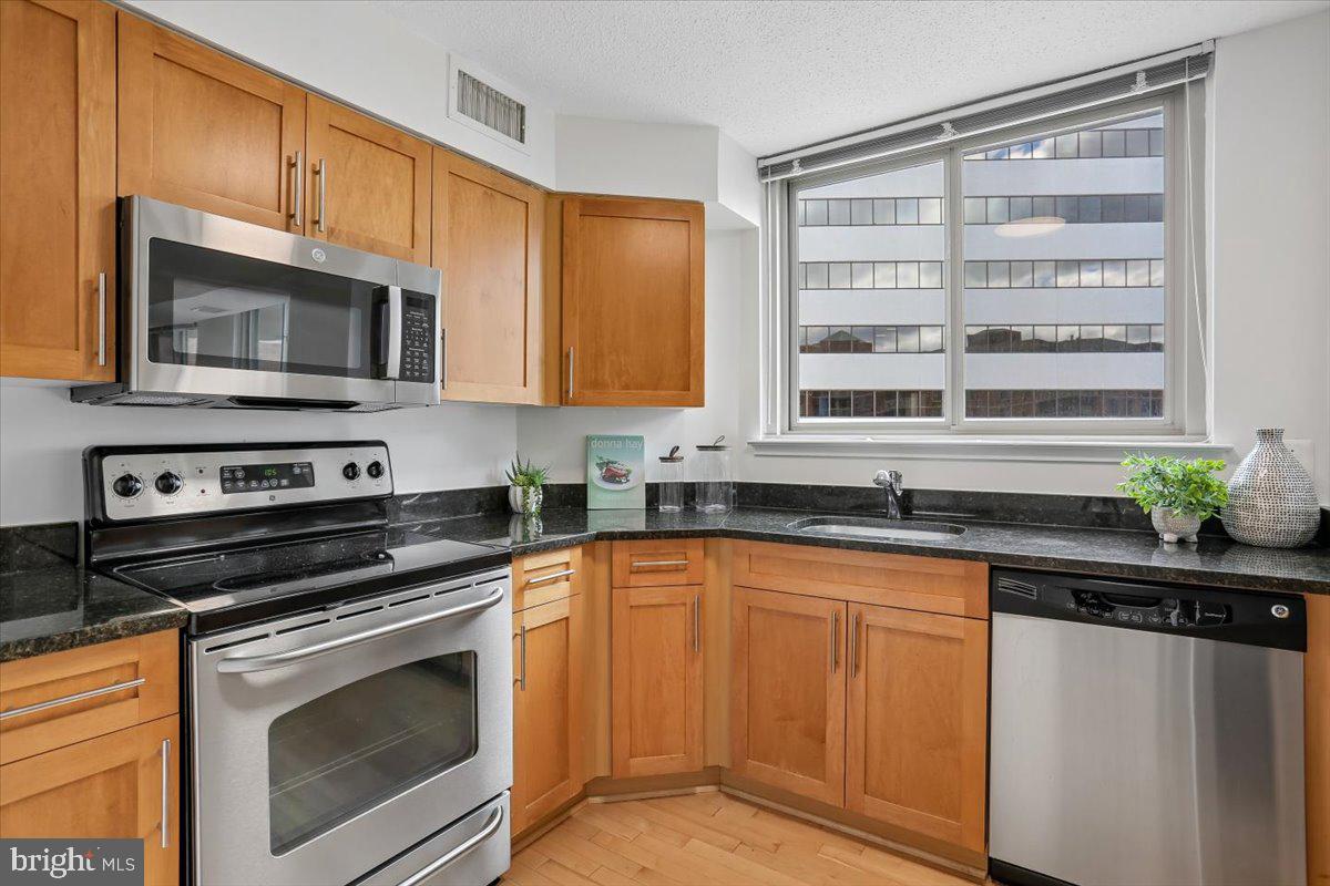 7500 WOODMONT AVENUE S915
