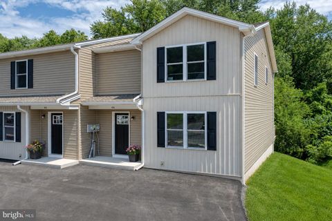 Townhouse For Sale - 44 Petersburg Lane<br/> Perry County, DUNCANNON, PA 17020