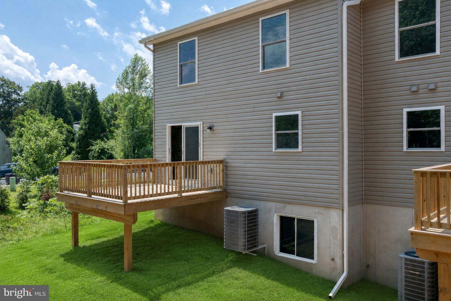 44 PETERSBURG LANE