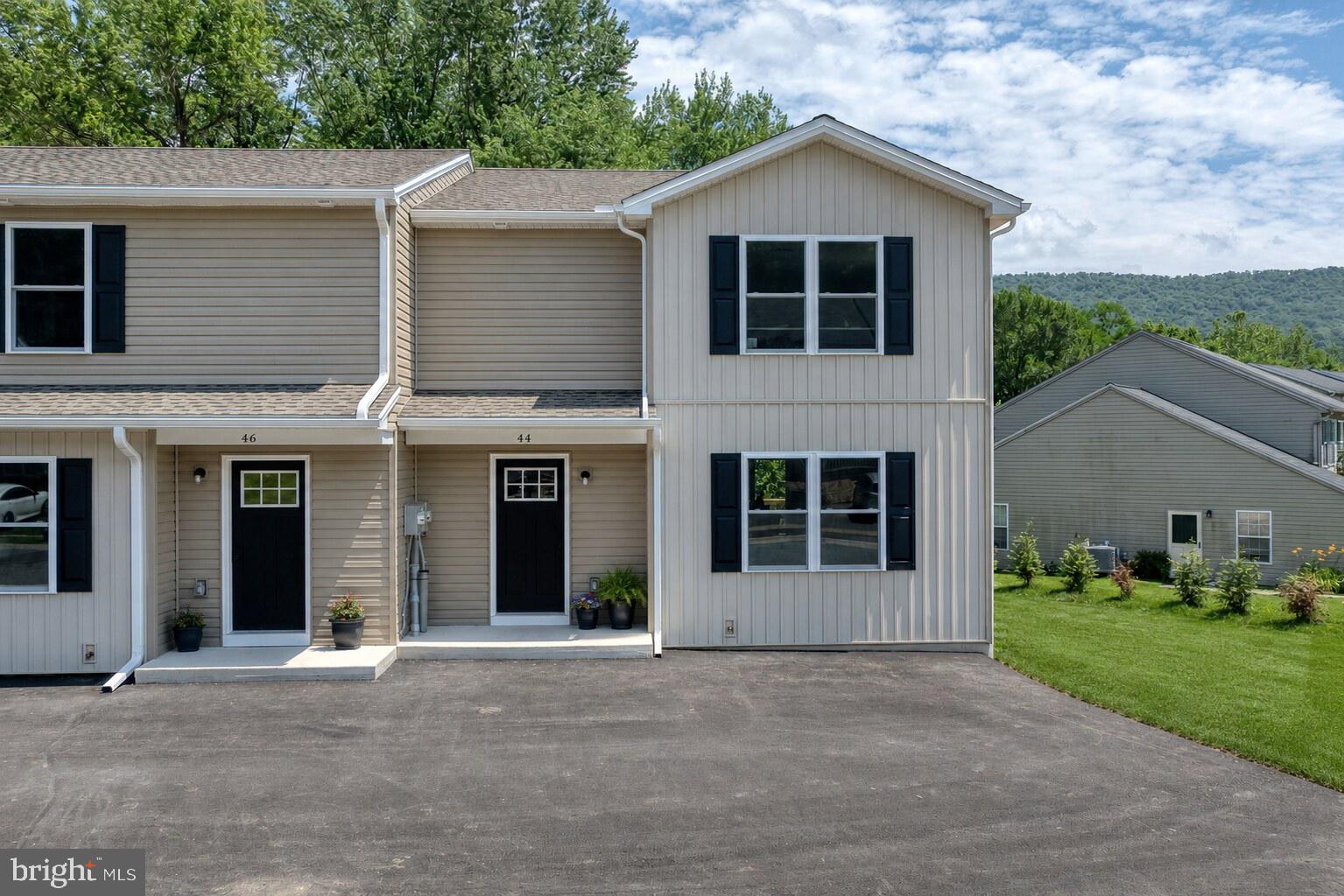 44 PETERSBURG LANE