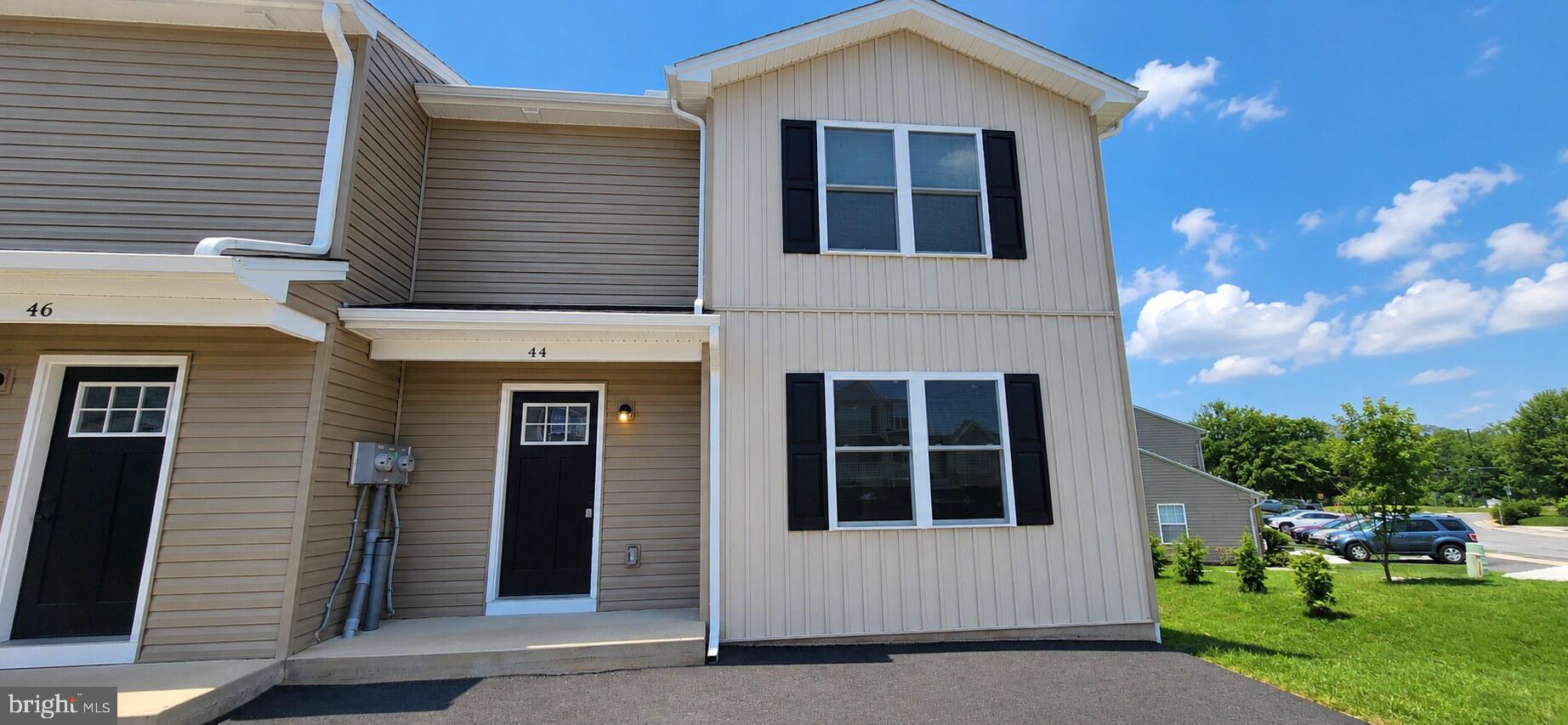 44 PETERSBURG LANE