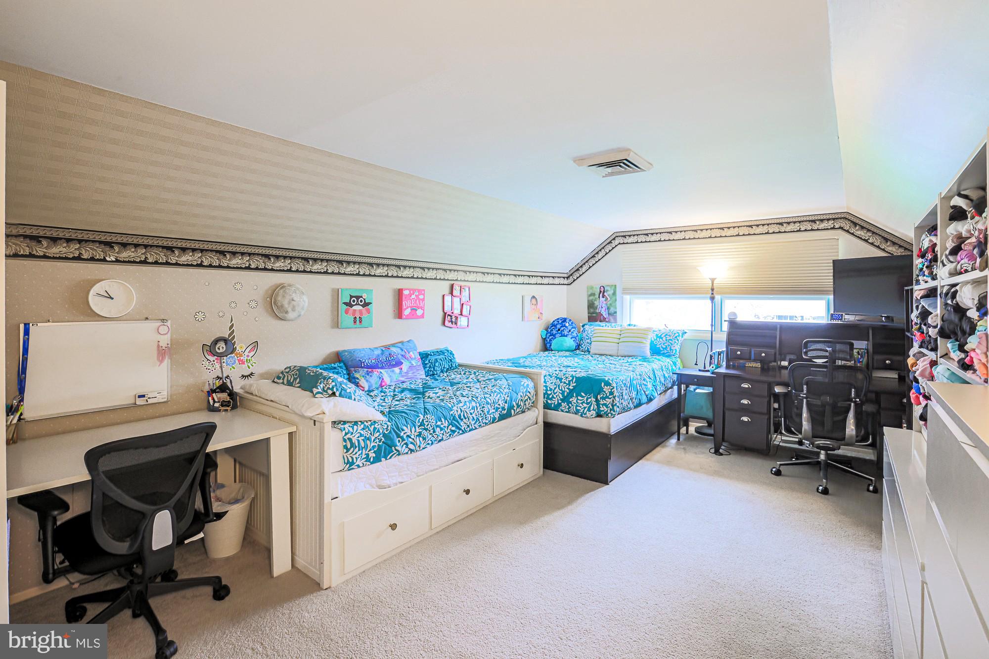 LONG MEADOW ESTATES - Residential