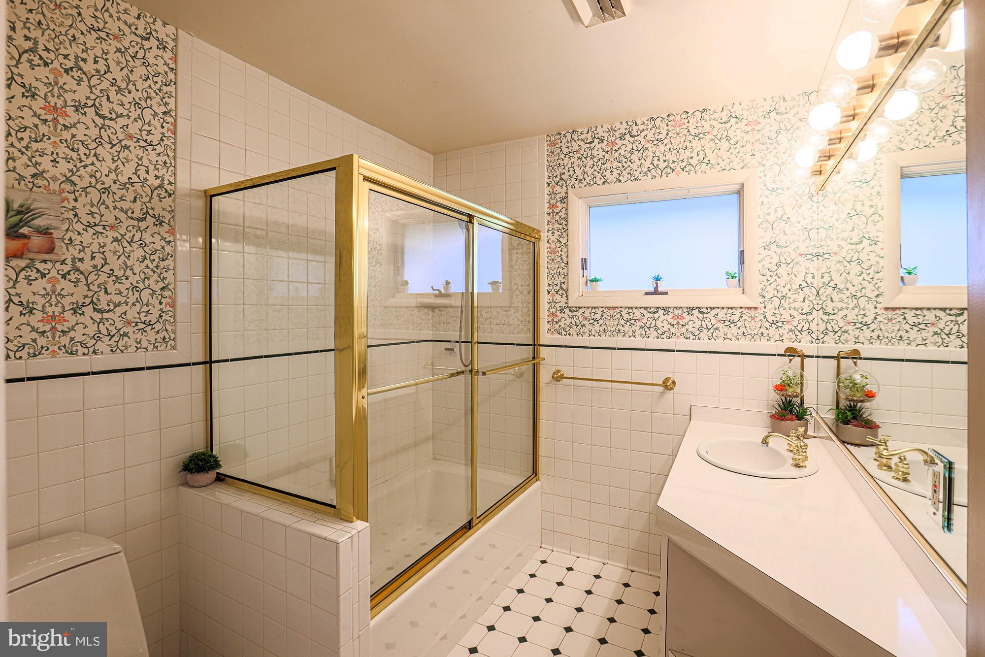 LONG MEADOW ESTATES - Residential