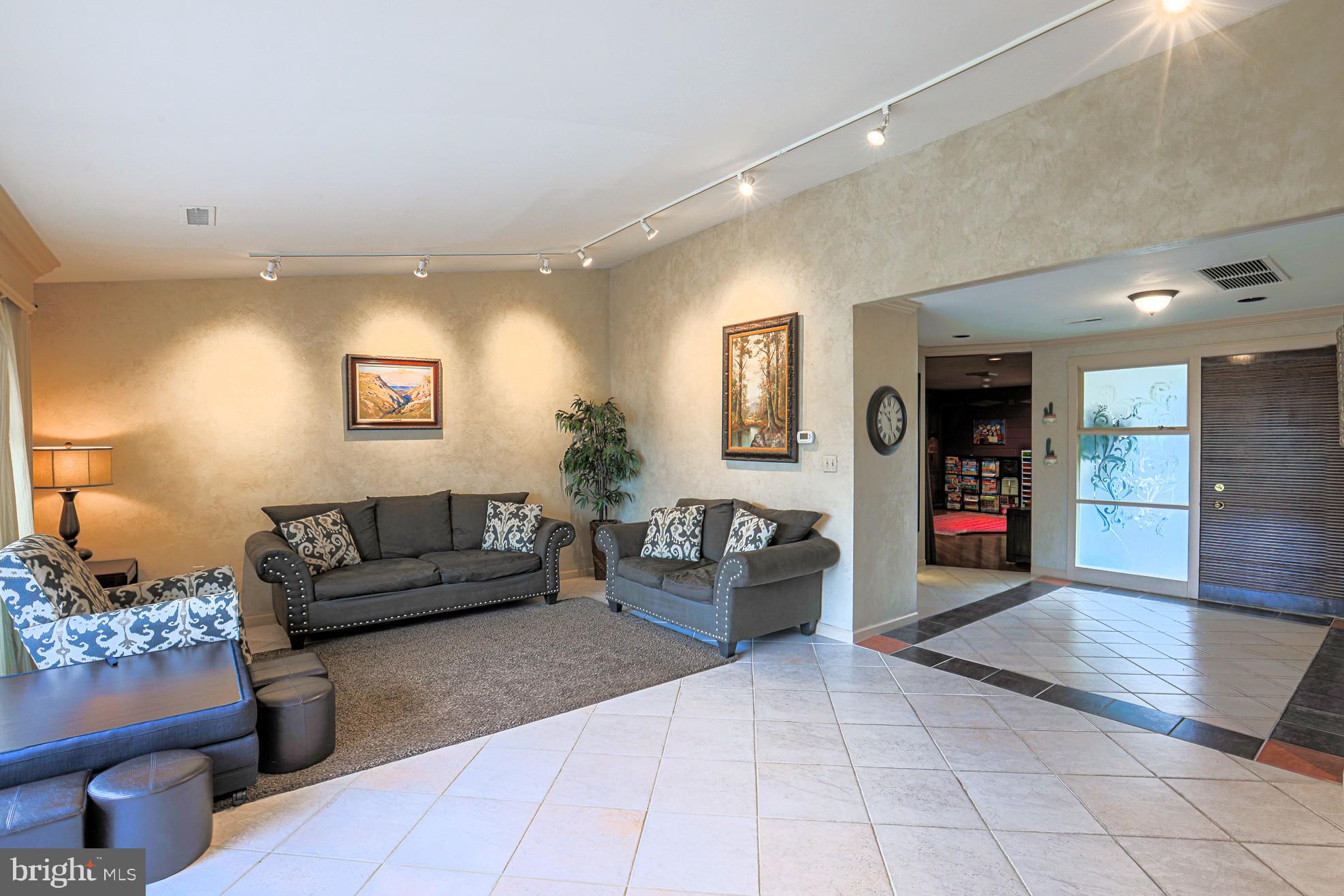 LONG MEADOW ESTATES - Residential