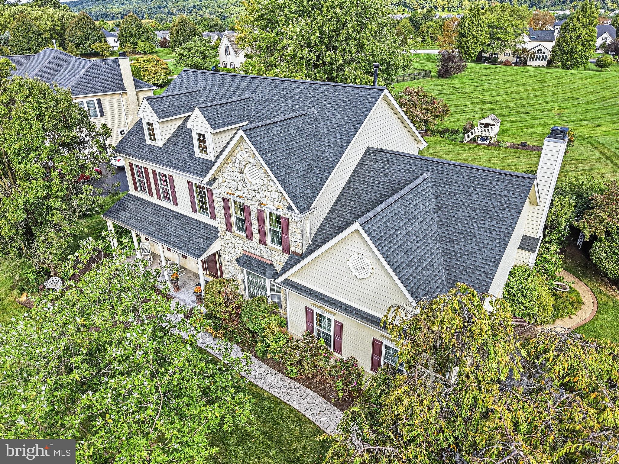 8 CAMERON COURT