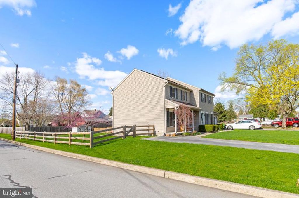 Photo of 129 W Apple Street, MARIETTA, PA 17547 (MLS # PALA2067878)