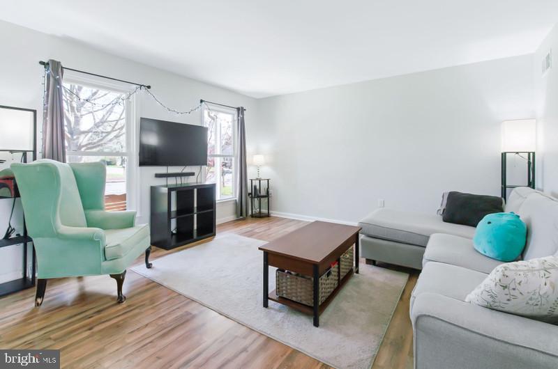 129 W APPLE STREET