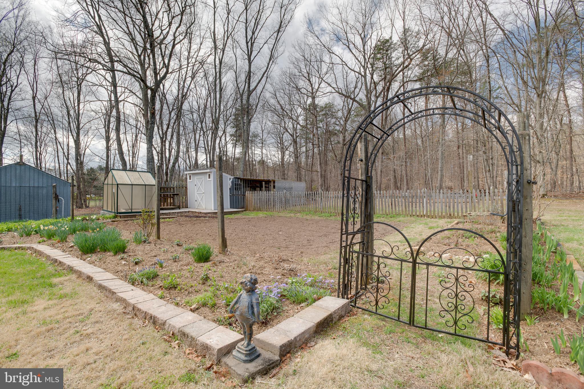 SHEPPERDS GROVE - Residential