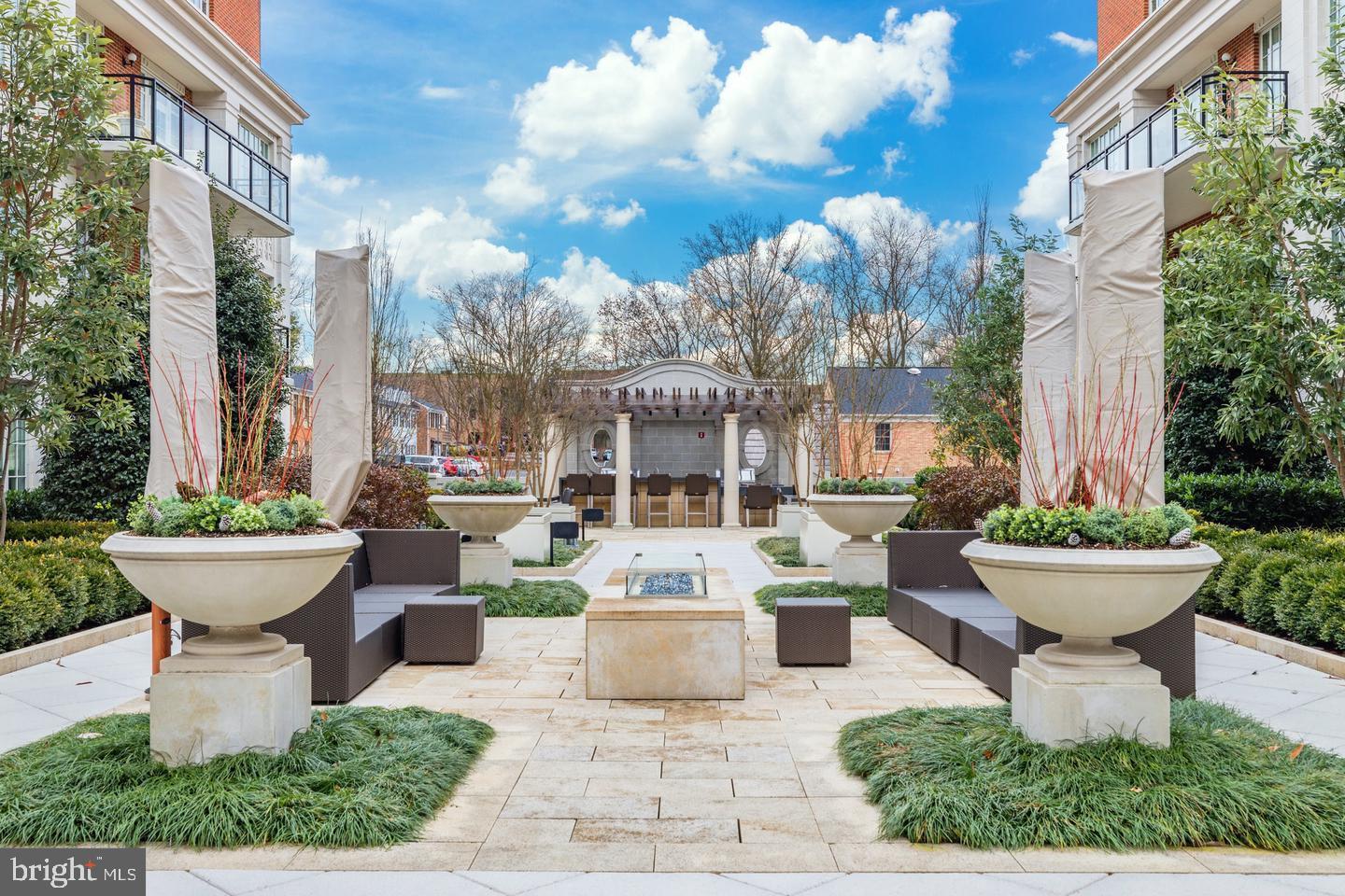 THE SIGNET - Residential