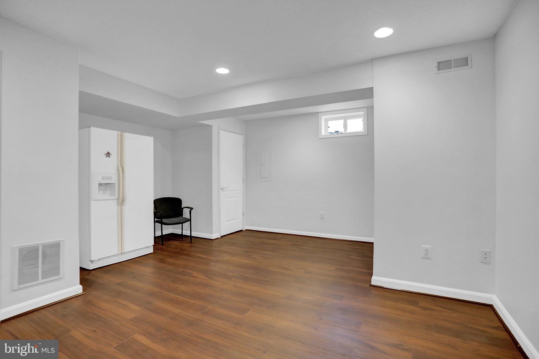 CATTAIL WOODS - Residential