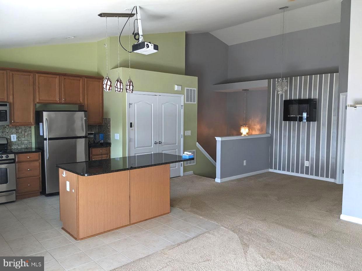 LINDEN ROW CONDOMINIUM - Residential Lease