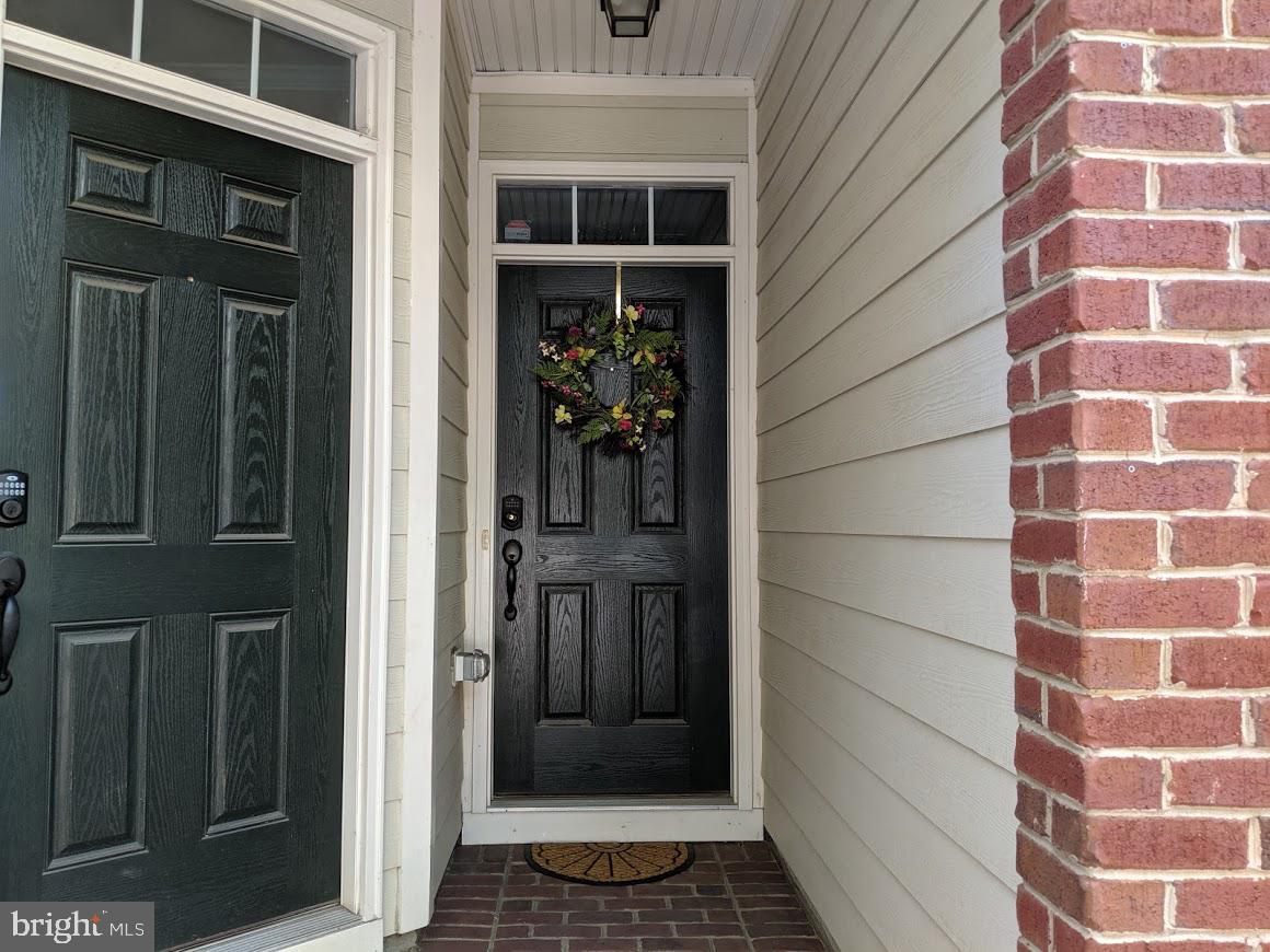 LINDEN ROW CONDOMINIUM - Residential Lease