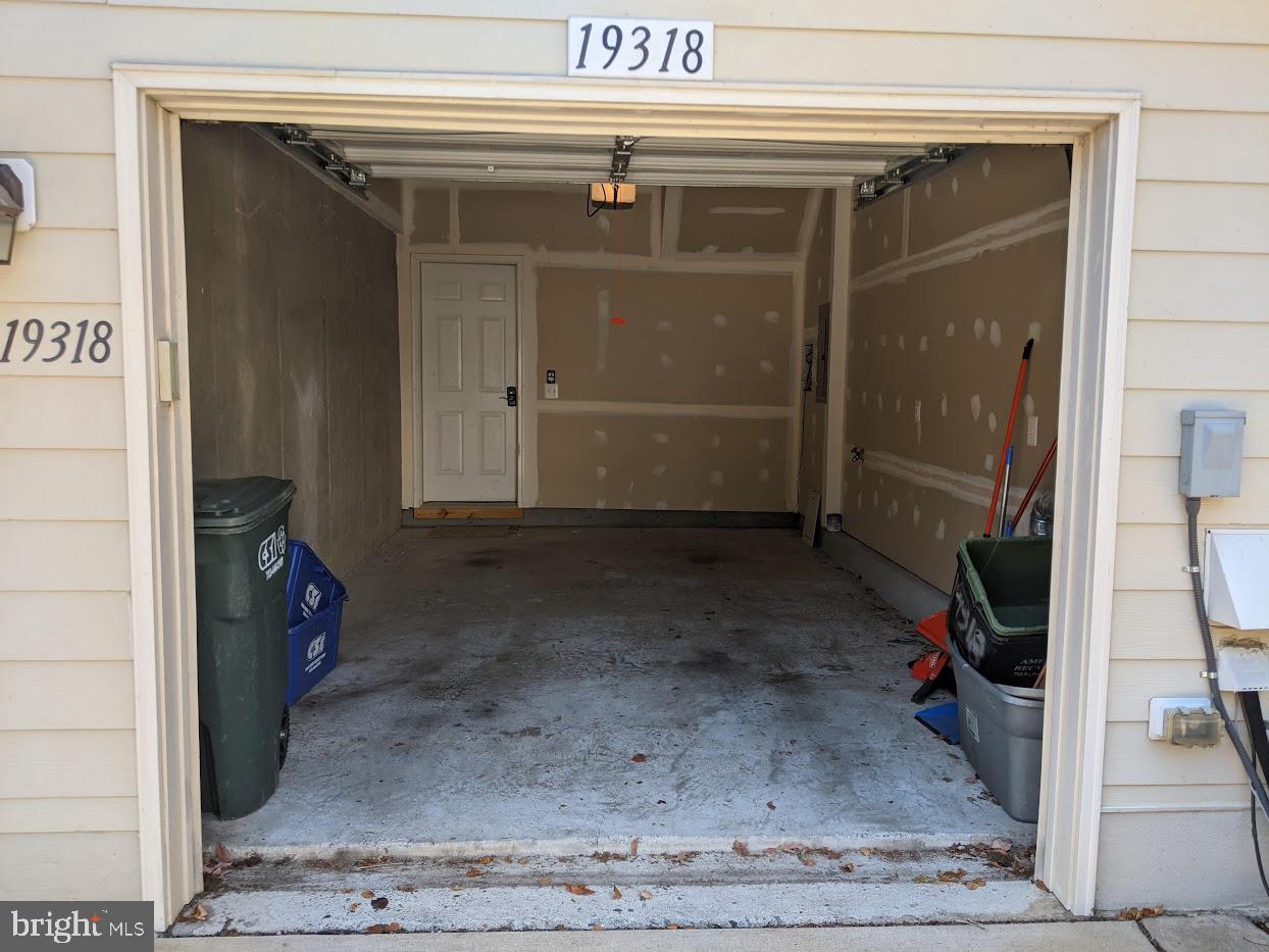 LINDEN ROW CONDOMINIUM - Residential Lease