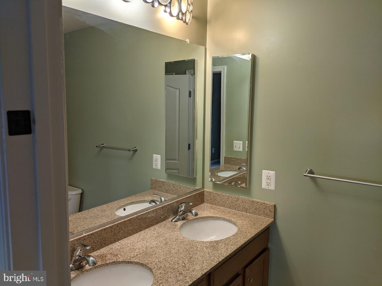 LINDEN ROW CONDOMINIUM - Residential Lease