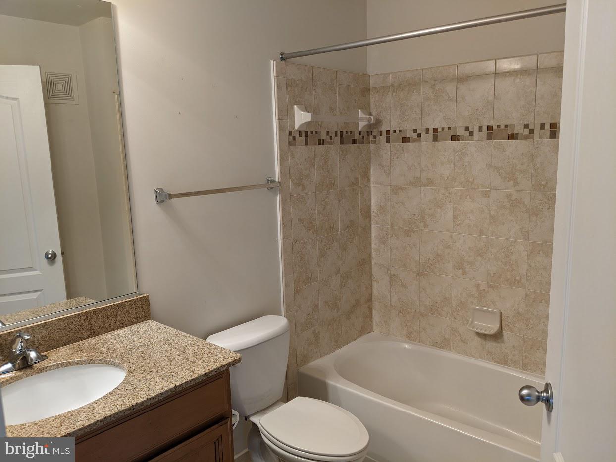 LINDEN ROW CONDOMINIUM - Residential Lease