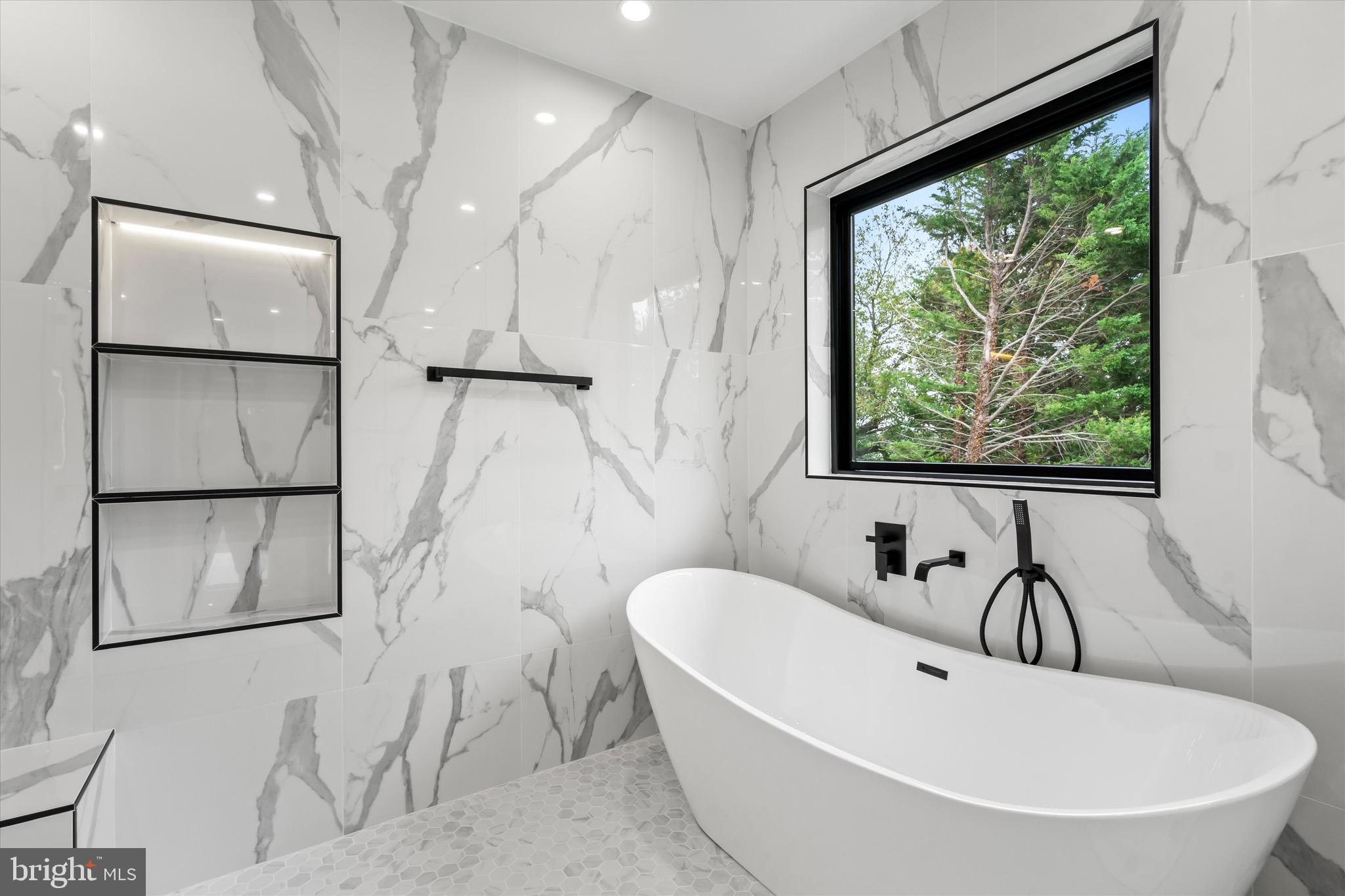 ELCINO MANOR - Residential