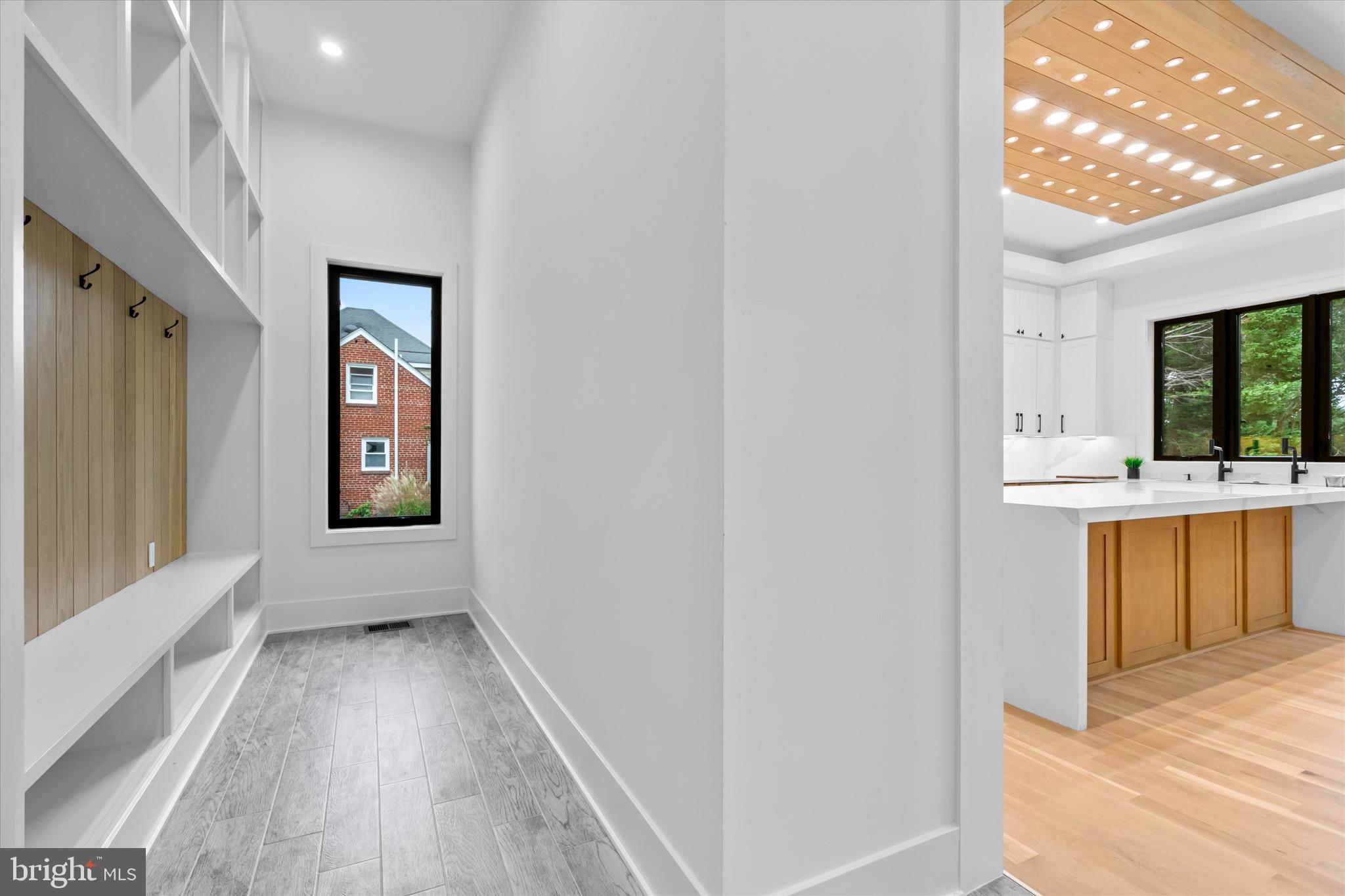 ELCINO MANOR - Residential