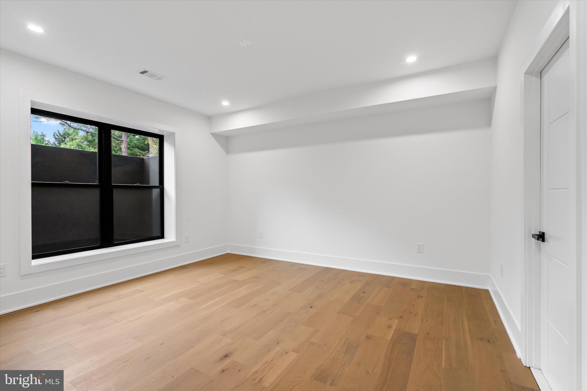 ELCINO MANOR - Residential