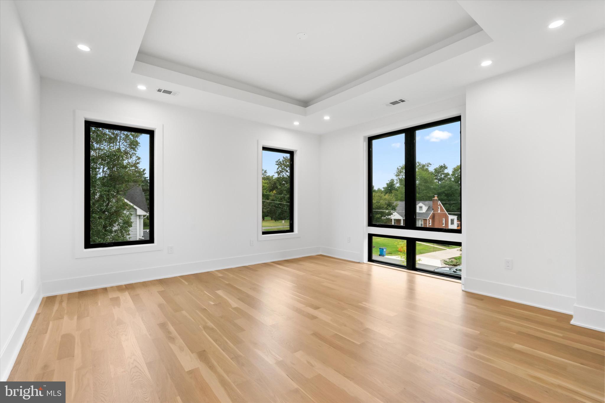 ELCINO MANOR - Residential