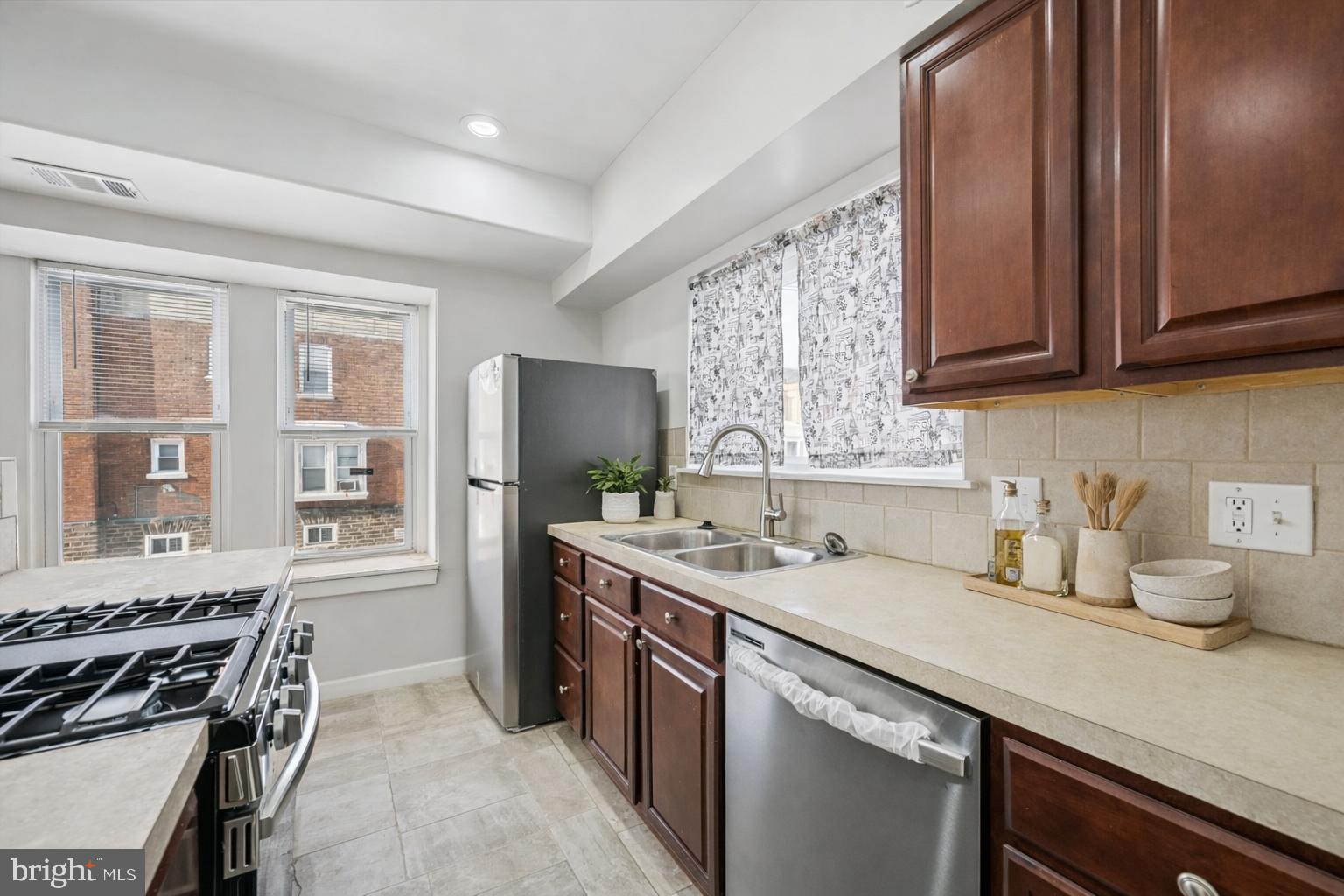 WEST OAK LANE - Residential