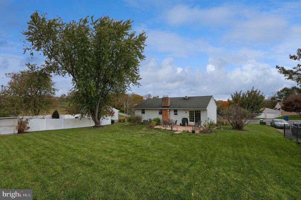 Photo of 4 Logan Heights Road, YORK, PA 17403 (MLS # PAYK2092752)