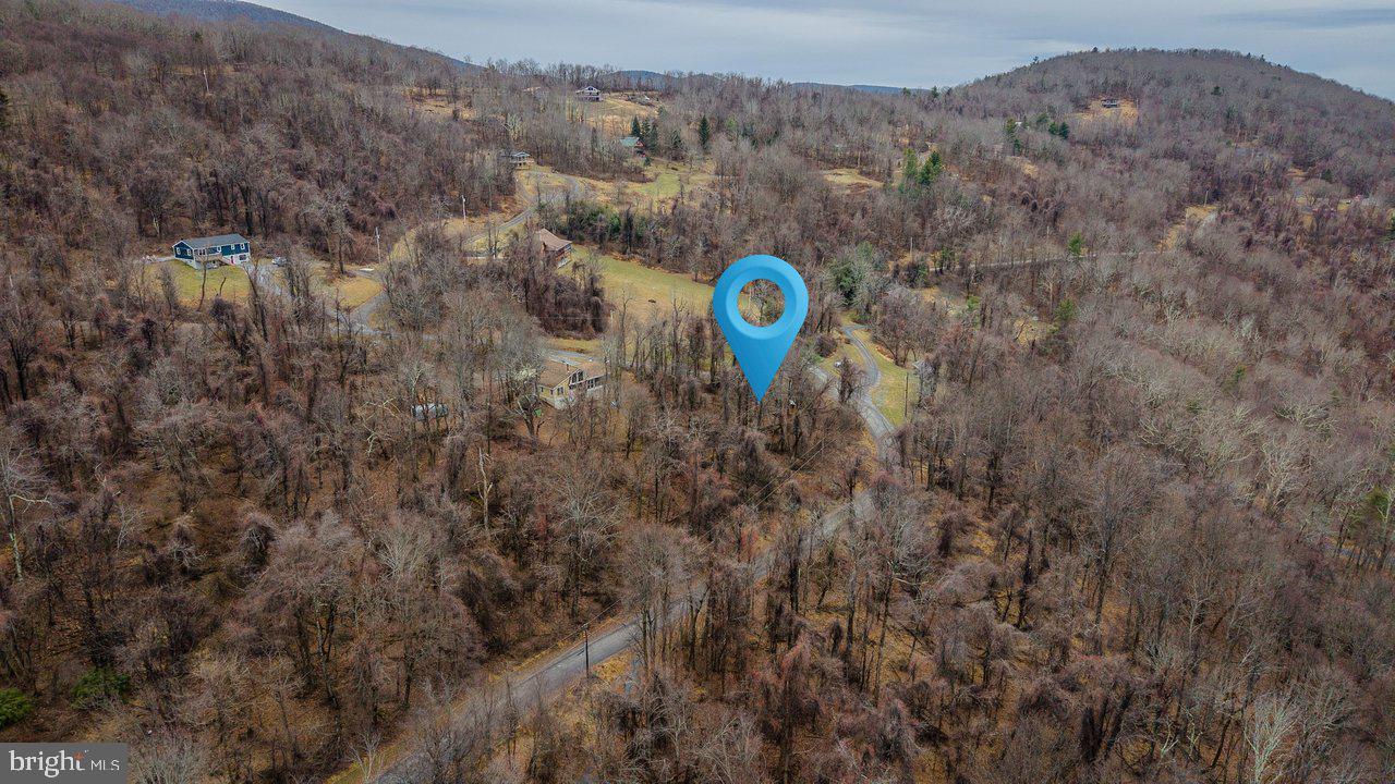 SKYLINE LAKES - Land