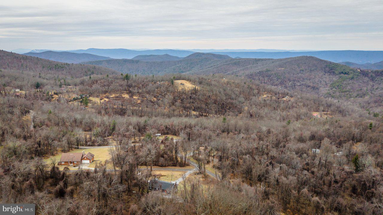 SKYLINE LAKES - Land