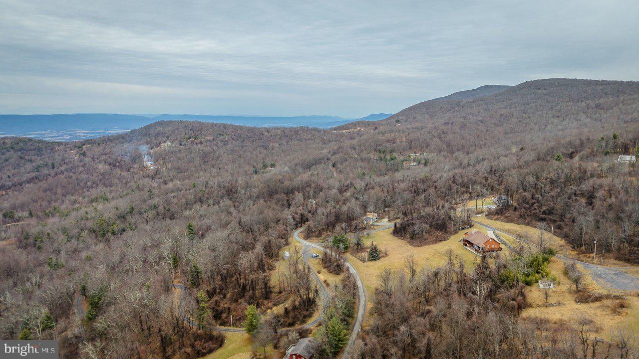 SKYLINE LAKES - Land