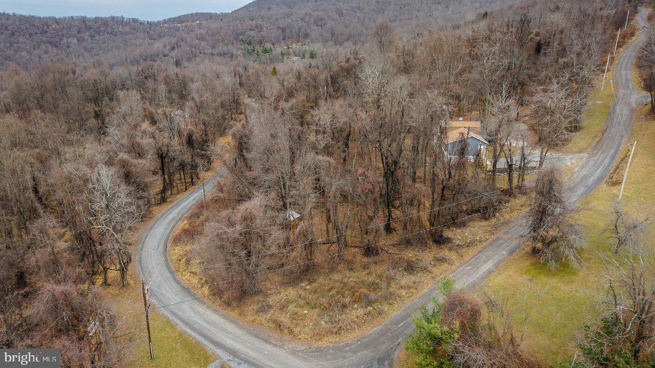 SKYLINE LAKES - Land