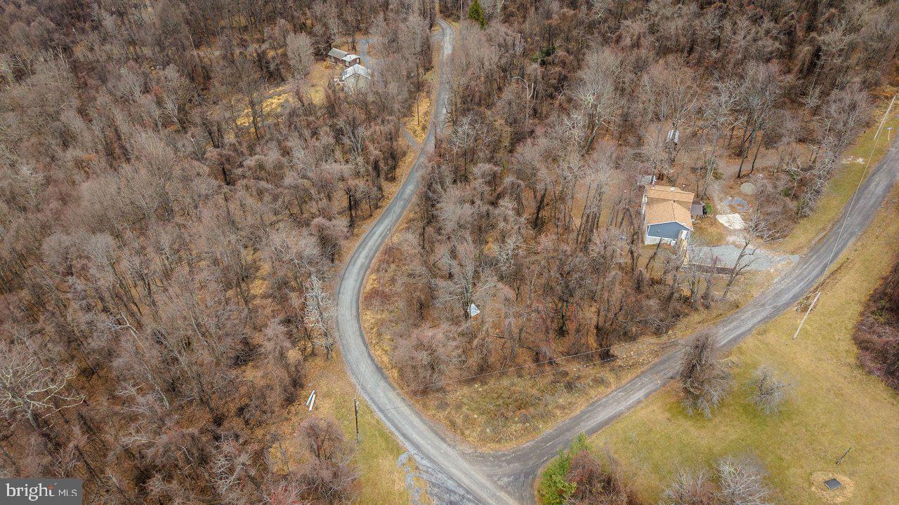 SKYLINE LAKES - Land