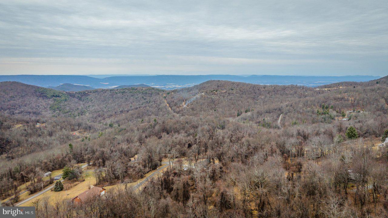 SKYLINE LAKES - Land