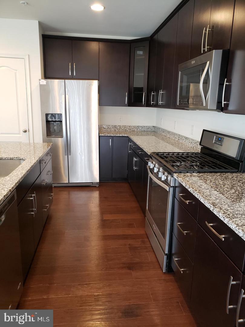 RESIDENCES AT CHERRY HILL - Residential Lease