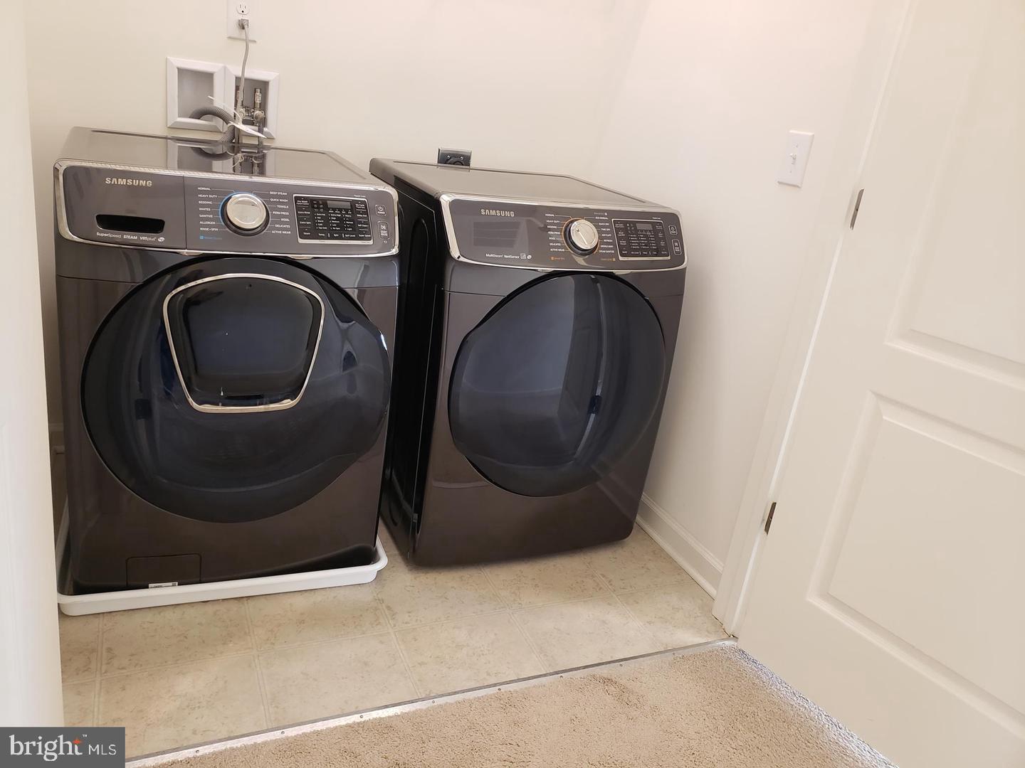 RESIDENCES AT CHERRY HILL - Residential Lease