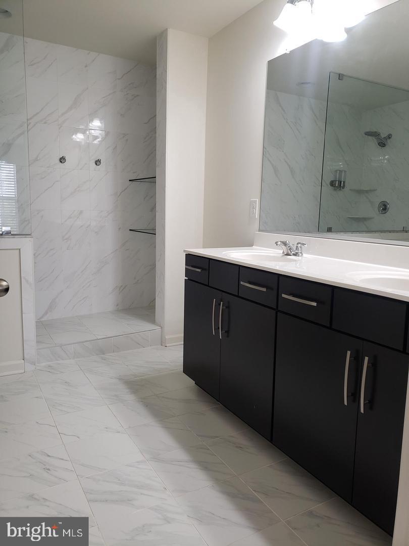 RESIDENCES AT CHERRY HILL - Residential Lease