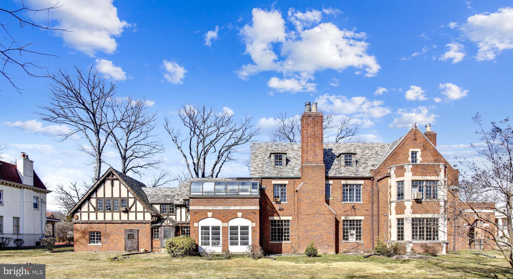 CRESTWOOD - Residential