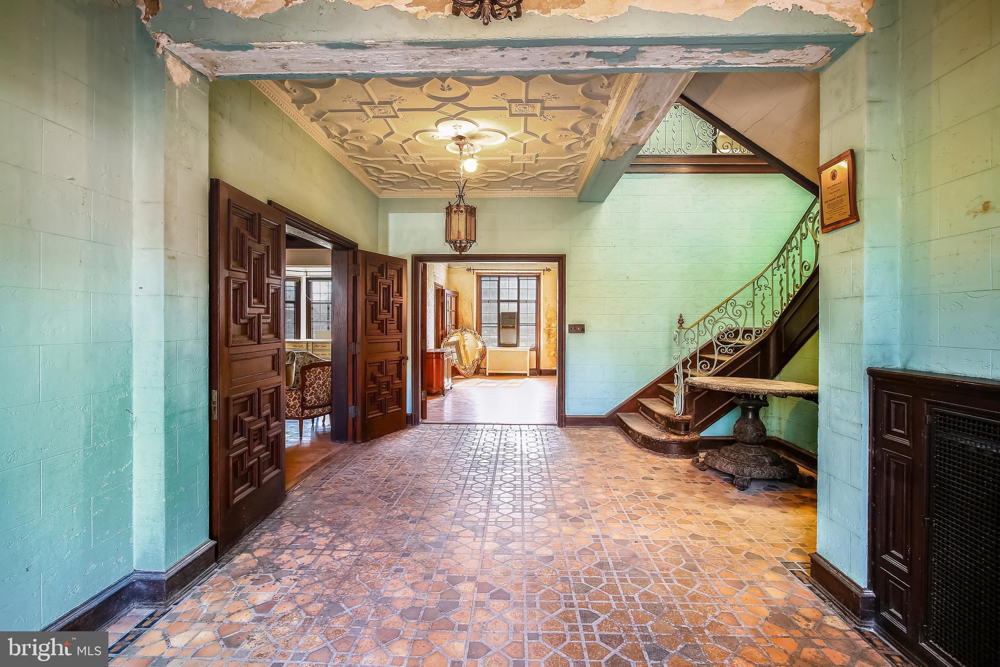 CRESTWOOD - Residential